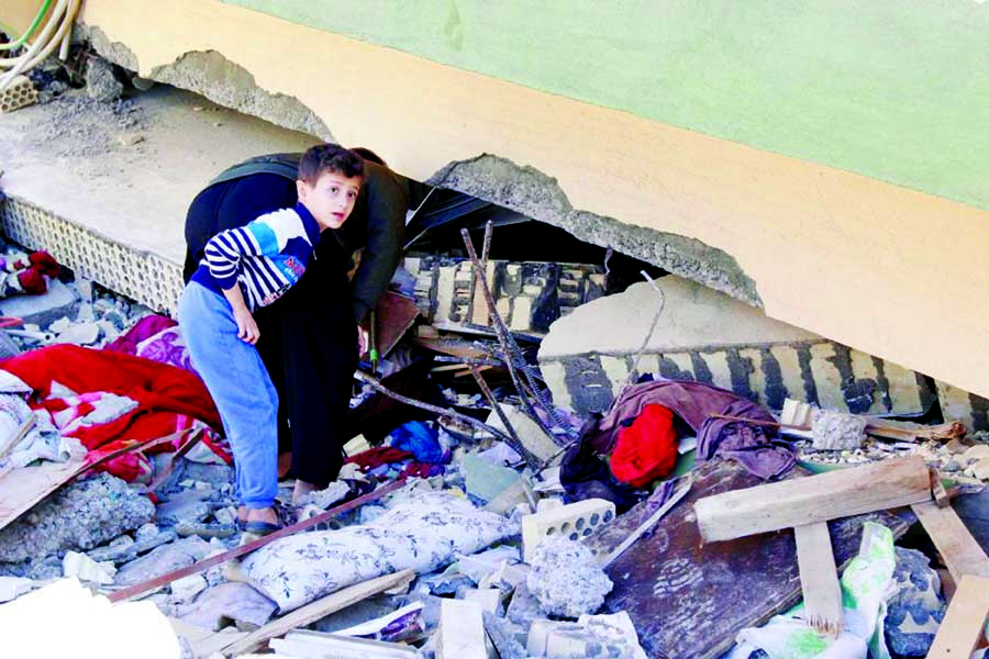 A man looks at a damaged building following an earthquake in the town of Darbandikhan, near the city of Sulaimaniyah, in the semi-autonomous Kurdistan region, Iraq. Inset: Iranians mourn over the body of a victim following a 7.3-magnitude earthquake in Sa