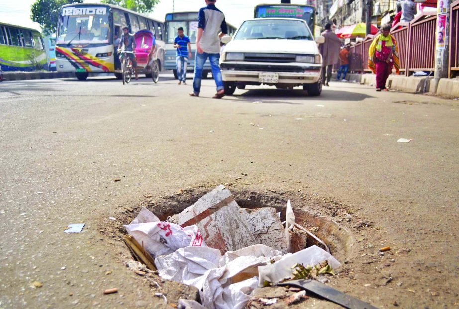 The cover of manhole on the main road at Karwan Bazar has been missing for a long time and poses danger to the safe movement of vehicles and pedestrians, but the authorities concerned remain indifferent to this problem. This photo was taken on Tuesday.