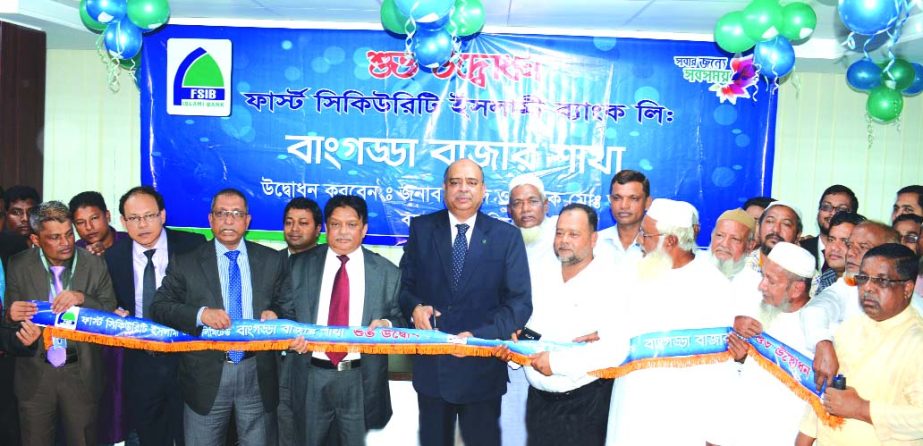 Syed Waseque Md Ali, Managing Director of First Security Islami Bank Ltd, inaugurating a branch at Bangadda Bazar in Comilla on Wednesday. Abdul Aziz, Deputy Managing Director, SM Nazrul Islam, Head of General Services Division and Shah Amran Farazi, Mana