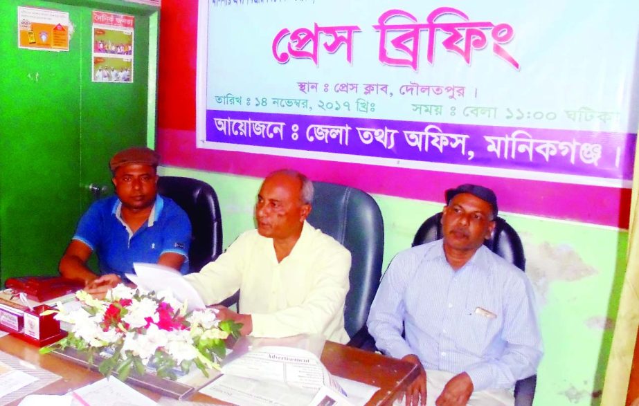 MANIKGANJ: Md Abdul Razzak District Information Officer addressing a press briefing on the success of the present government against militancy, terrorism and drug abuses at Daulatpur Upazila on Tuesday. Among others, A B Khan Babu, President, Daulatpur