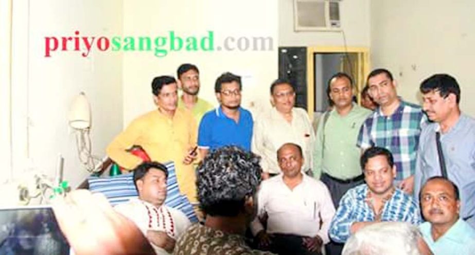 Journalists visited Reaz Haider Chowdhury, President Chittagong Union of Journalists(CUJ) at Chittagong Medical College Hospital yesterday who was attacked by the terrorists at Jamal Khan Crossing in the Port City on early Wednesday.