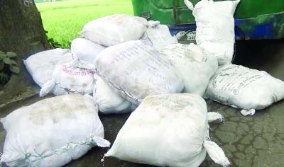 BARISAL: Police recovered 40 maunds of banned polythene from a bus near Ashokkhati Filling Station on Dhaka-Barisal Highway yesterday.