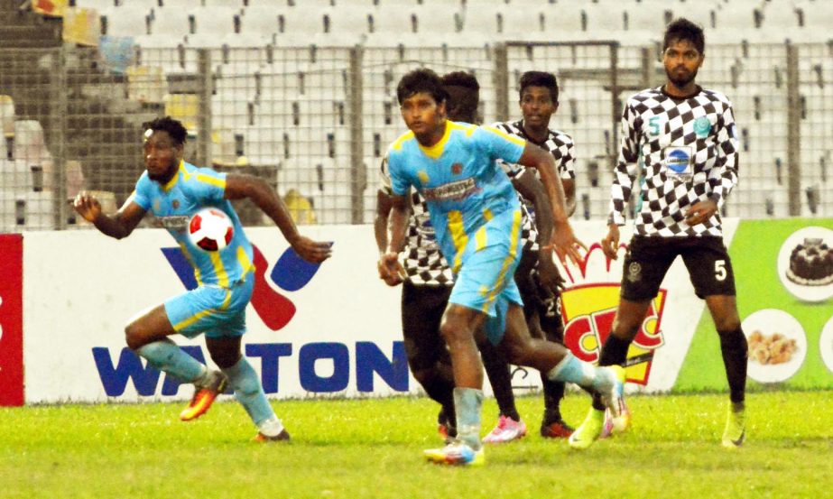A moment of the match of the Saif Power Battery Bangladesh Premier League Football between Chittagong Abahani Limited and Dhaka Mohammedan Sporting Club Limited at the Bangabandhu National Stadium on Saturday.