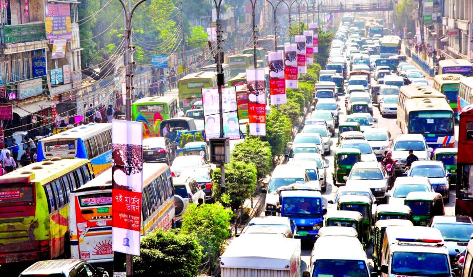 City experienced severe traffic gridlock at different strategic points almost whole the day on Tuesday as hundreds of vehicles got stuck, causing sufferings to commuters. This photo was taken from Bangla Motor area.
