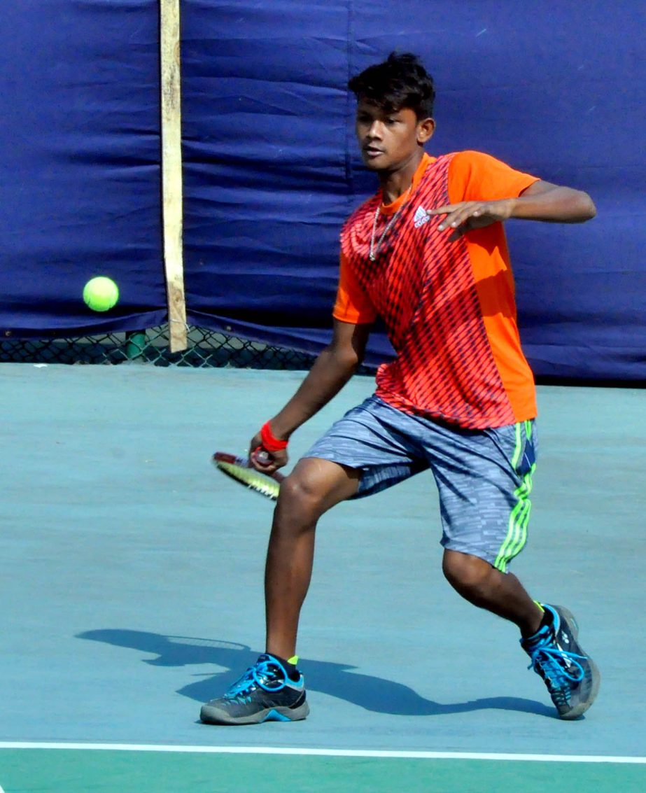 Ranjit Sarkar of Bangladesh in action during the boys' singles match of the Bengal Plastic Asian Under-14 Series Tennis Championship at the National Tennis Complex in the city's Ramna on Wednesday.