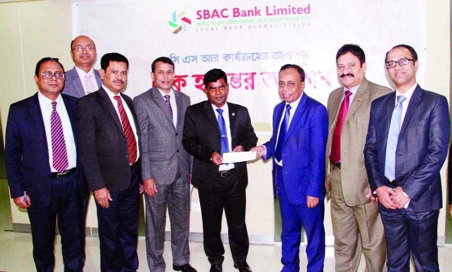 RAJSHAHI: Md Golam Faruque, MD and CEO , South Bangla Agriculture and Commerce (SBAC) Bank Ltd handing over a cheque of Tk 5 lakh to Md Shafiqul Islam, Principal , Proyash School, Rajshahi Cantonment at Bank's Head Office under CSR programme on Monday.