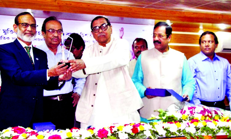 Civil Aviation and Tourism Minister Rashed Khan Menon, among others, at a reception accorded to freedom fighter Mahbubul Haque Babul Chisti for getting international award of UN organised by Bangladesh Muktijoddha Sangsad in DRU auditorium on Thursday.