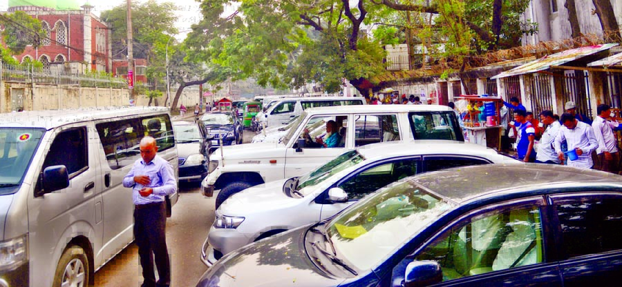 Traffic gridlock around the city's Secretariat in Motijheel area becomes a common scenario as large number of cars illegally parked on the roadside everyday taking advantage of the relax mood of DMP's traffic department. This photo was taken from the ex