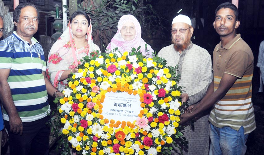 CCC Acting Mayor Jobaira Nargis placing wreaths at the graveyard of University Grants Commission Chairman Prof Abdul Mannan's mother at Chittagong recently.