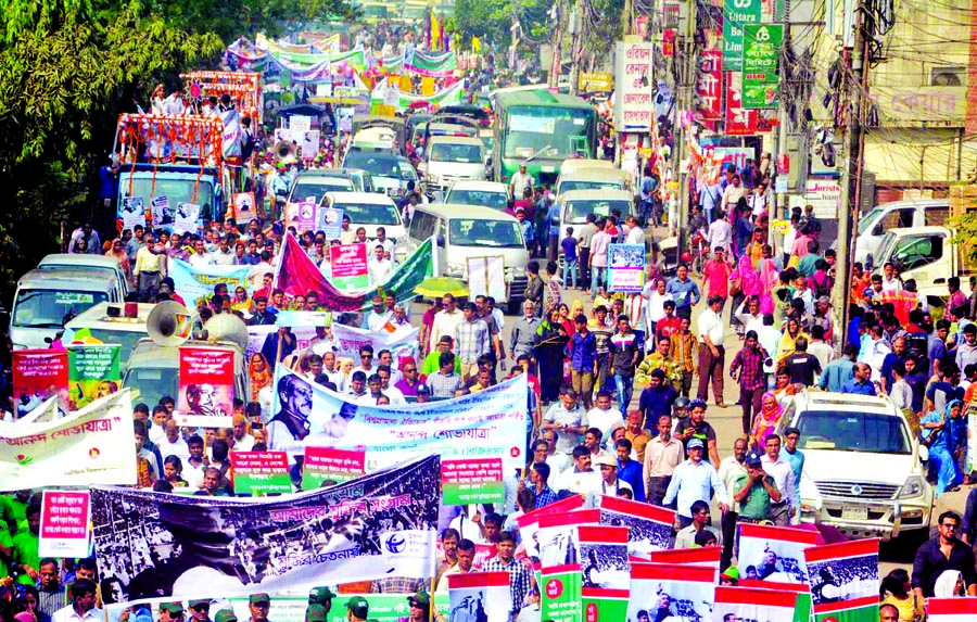 Buses, minibuses and cars crawled through the city streets whole the day on Saturday as the ruling Awami League men poured out to Shurawardy Udyan venue choking all the roads to join the grand rally marking the recognition of Bangabandhu's speech. The ph