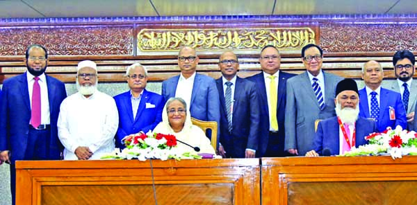 Prime Minister Sheikh Hasina poses for a photo session after receiving donation to support the cold-hit people of the country from Al-Arafah Islami Bank Limited at PMO on Monday. Abdus Samad Labu, Chairman, Md. Habibur Rahman, Managing Director, Harun-Ur-