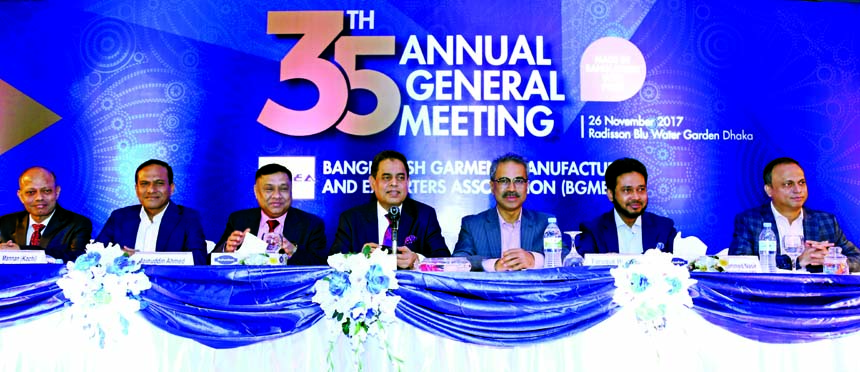 Md. Siddiqur Rahman, President of BGMEA, presiding over its 35th AGM at a city hotel on Sunday. Moinuddin Ahmed, First Vice-President, Faruque Hassan, Senior Vice-President, SM Mannan (Kochi), Mohammed Nasir, Mahmud Hasan Khan (Babu), Vice-Presidents, Dir