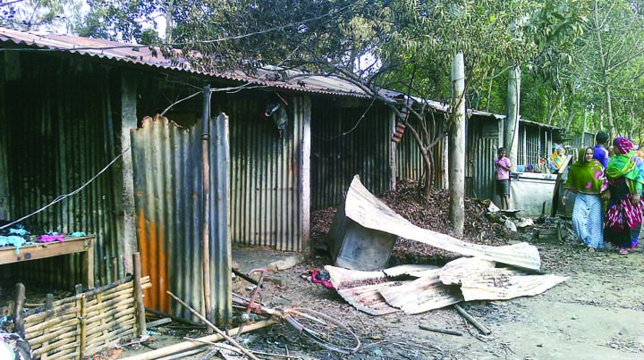 DINAJPUR (South): Some ten houses were gutted from electricity wire in Garpinglai Housing Project under Fulbari Upazila in Dinajpur on Sunday night.