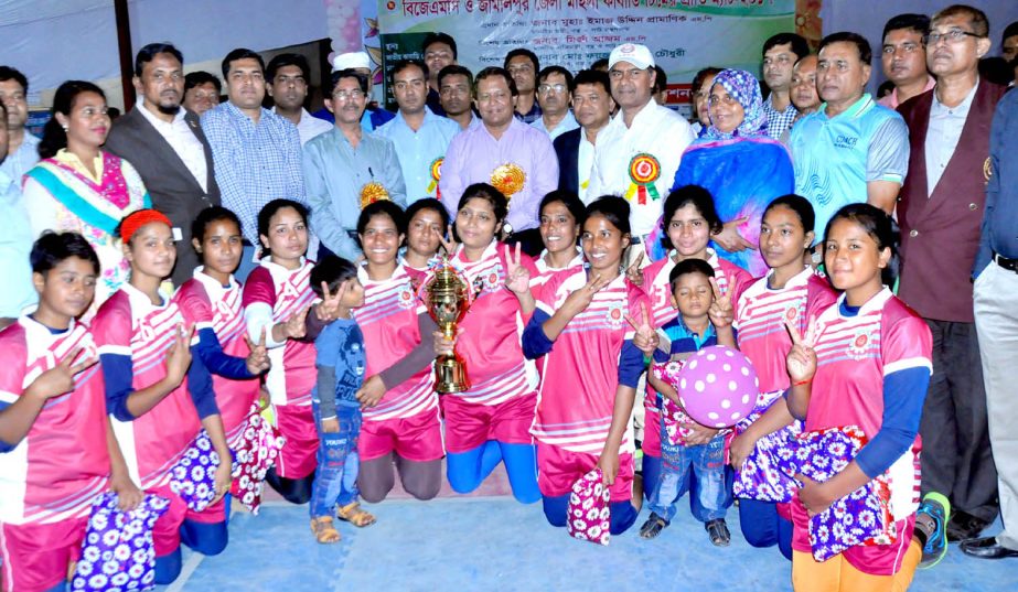 BJMC, the winners of the exhibition kabaddi match with the guests and officials of Bangladesh Kabaddi Federation pose for a photo session at Kabaddi Stadium on Tuesday.