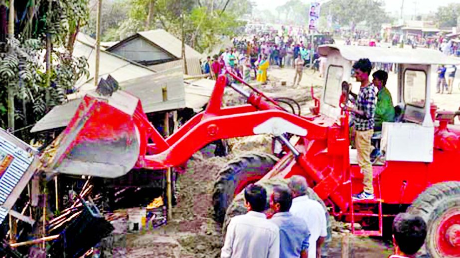 A mobile court of Roads and Highways Department demolishing the illegal structures on both sides of Highways in Pabna ahead of Prime Minister's Rooppur Power Plant visit on November 30. This photo was taken on Tuesday.