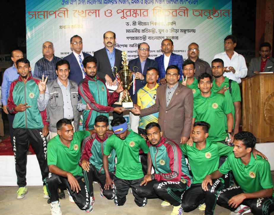 Members of Titas Club, the joint-champions of the Crony Group Dhaka Metropolis Premier Division Volleyball League with the chief guest State Minister for Youth and Sports Dr Biren Sikder and the officials of Bangladesh Volleyball Federation pose for a pho