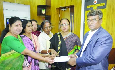 DINAJPUR: Leaders of Bangladesh Mahila Parishad , Dinajpur District Unit submitting memorandum to Deputy Commissioner demanding steps to prevent sexual harassment and rape on Thursday.