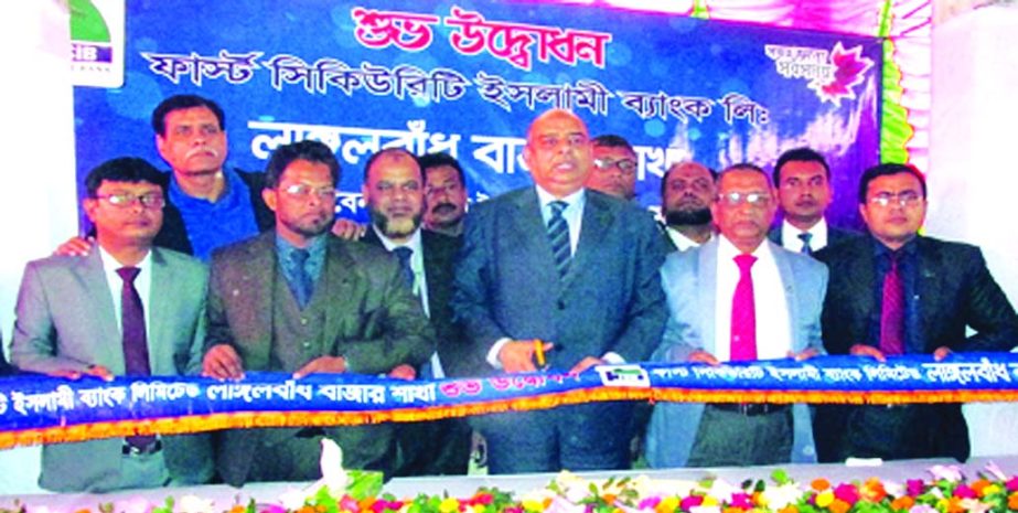 Syed Waseque Md Ali, Managing Director of First Security Islami Bank Limited, inaugurating its Langalbandh Bazar Branch at Shailkupa in Jhenaidah on Wednesday. SM Nazrul Islam, Head of General Services Division, Md. Abdur Rashid, Khulna Zonal Head of the