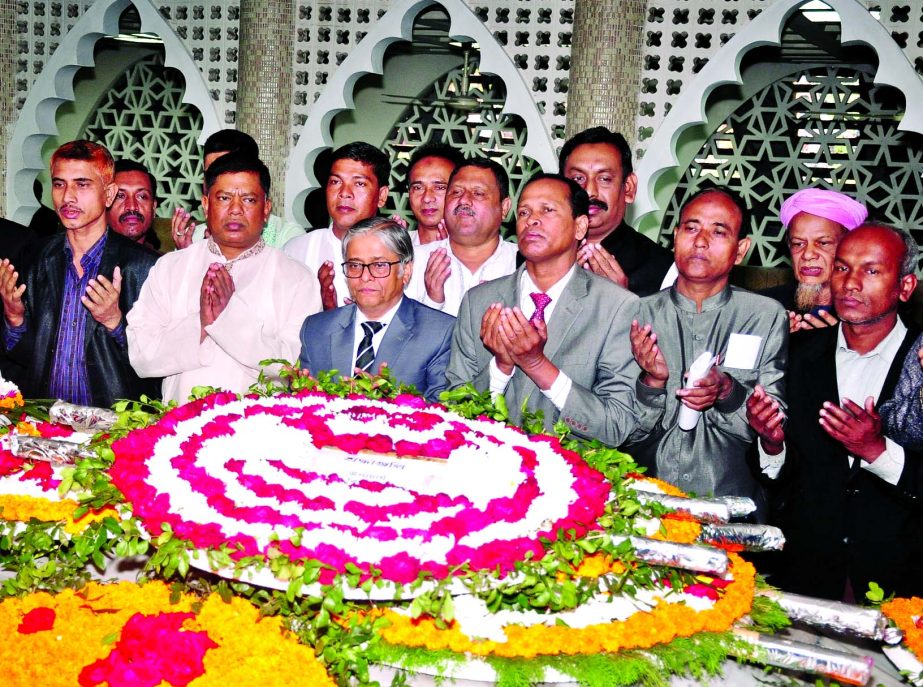 Marking the 54th death anniversary of Huseyn Shaheed Suhrawardy, people of various socio-political organisations offering Munajat after placing wreaths on his grave on Tuesday.