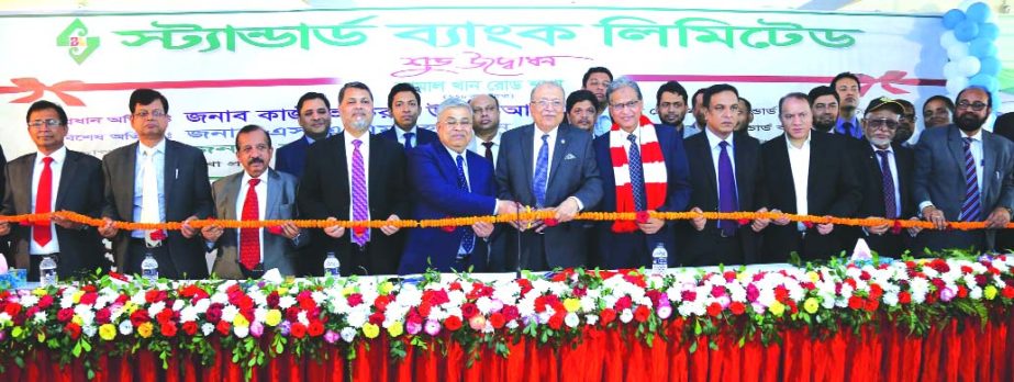 Kazi Akram Uddin Ahmed, Chairman of Standard Bank Limited, inaugurating its 118th branch at Jamal Khan Road in Chittagong on Wednesday. Mamun-Ur-Rashid, Managing Director of the bank was also present.