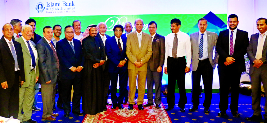 Arastoo Khan, Chairman of Islami Bank Bangladesh Limited, poses for photo session with the Saudi Business Delegation in a dinner party in a city hotel Tuesday. Md. Abdul Hamid Miah, Managing Director, Major General (Rtd.) Engr. Abdul Matin, EC Chairman, H