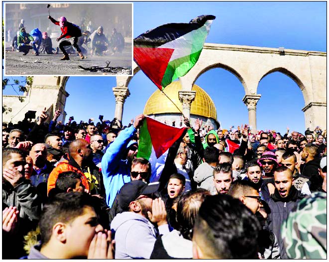 Worshippers chant as they wave Palestinian flags after Friday prayers on the compound known to Muslims as Noble Sanctuary and to Jews as Temple Mount in Jerusalem's Old City, as Palestinians call for a "day of rage" in response to U.S. President Donald
