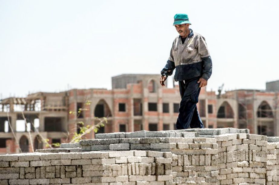 Labourers work at the construction site of the new Egyptian administrative capital, some 40 kms (25 miles) east of Cairo.