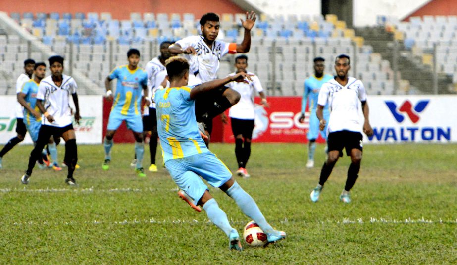 An exciting moment of the match of the Saif Power Battery Bangladesh Premier League Football between Chittagong Abahani Limited and Arambagh Krira Sangha at the Bangabandhu National Stadium on Thursday. Chittagong Abahani won the match 1-0.