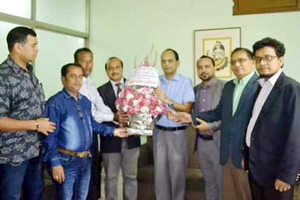 Leaders of Chittagong Reporters Unity (CRU) arranged a discussion meeting with Asst. High Commissioner of India Mr. Anindo Banarjee on Tuesday at his office. They discussed about the relationship between two countries and remembred the role of India durin