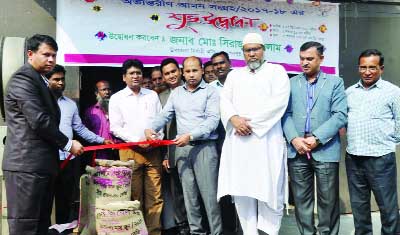 SHERPUR(Bogra): Sirajul Islam, UNO, Sherpur inaugurating Aman paddy procurement drive at Sherpur Upazila Godown on Wednesday.