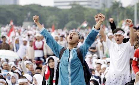 Protesters shout slogans during a rally against U.S. President Donald Trump's recognition of Jerusalem as Israel's capital at Monas, the national monument, in Jakarta on Sunday.