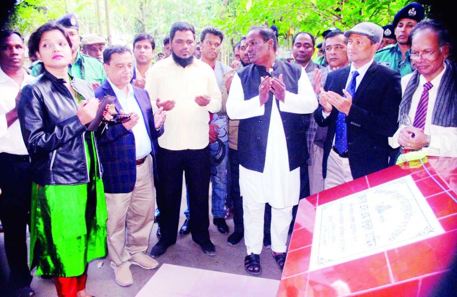 BARISAL: Barisal Metropolitan Police Commissioner S M Ruhul Amin offering Munajat after laying foundation stone of Philosopher Araj Ali Matubbar Memorial Study Center and Museum recently.