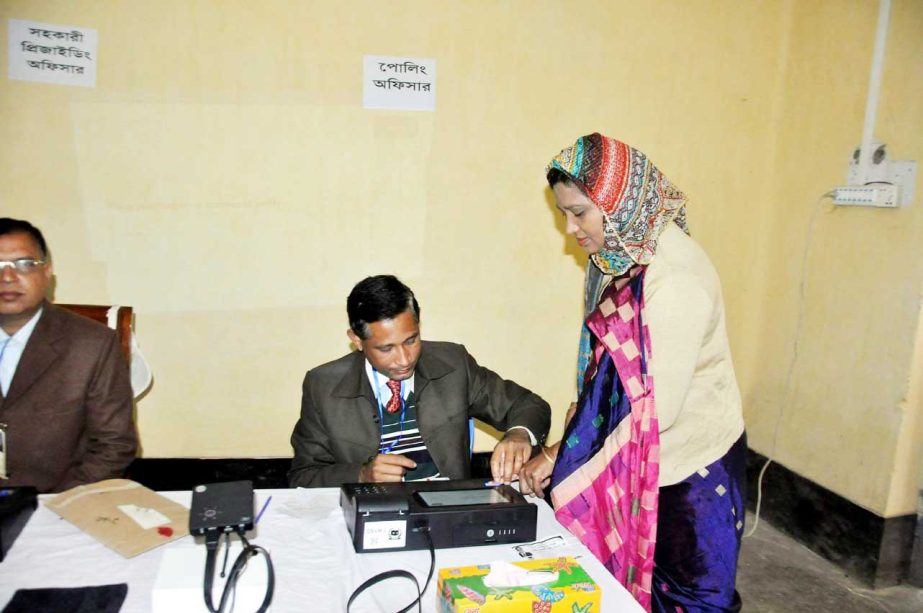 A voter casting her vote in EVM system in Rangpur City Corporation Election. The snap was taken from Rangpur Government Girls' High School Centre on Thursday.