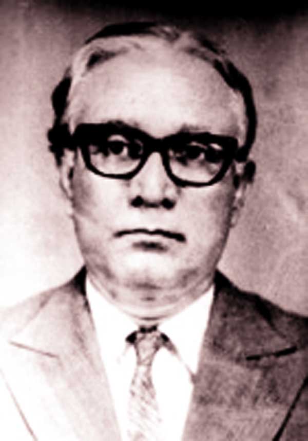 Abdul Quadir wrote many poems and essays. Among his books of poems, essays, literary criticism are Dilruba (1933), Uttar Basanta (1967), Kobi Nazrul (1970), Kazi Abdul Wadud (1976), Yugokobi Nazrul (1986), etc. He also wrote two books on Bangla prosody: C