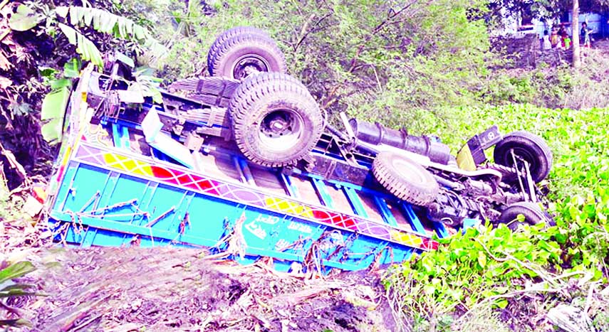 A goods-laden truck skidded off into a road-side ditch in Godagari area of Rajshahi killing a people on Friday.