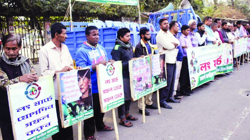 Adarsha Nagorik Andolon formed a human chain in front of the Jatiya Press Club on Saturday with a call to make success its long march.