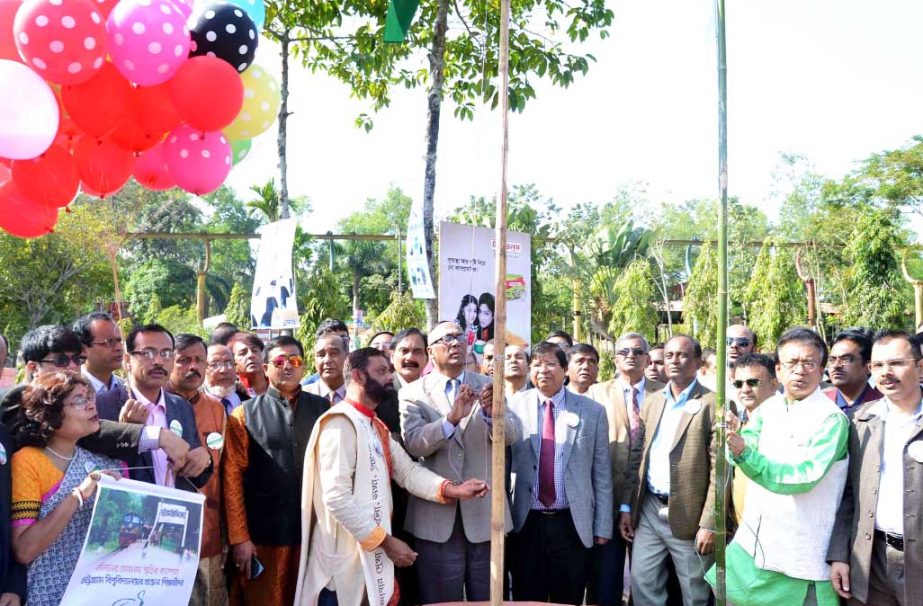 Golum Shahi Alam, Pro- VC, Sylhet Agriculture University inaugurating the 2nd re- union of Chittagong University and Students' Club at Chittagong University recently.