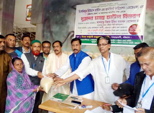 Nisar Uddin Ahmed Monju , Acting Mayor CCC distributing rice among poor people at Pahrtoli area as Chief Guest organised by Millennium Human Rights Journalists Foundation(MJF), Chittagong City and District Unit recently.