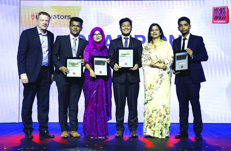 State Minister for Posts and Telecommunications Tarana Halim, poses with the "Banglalink Ennovators" crowns winners in Grand Finale at its head office in the city recently. Erik Aas, CEO of the operator was also present.