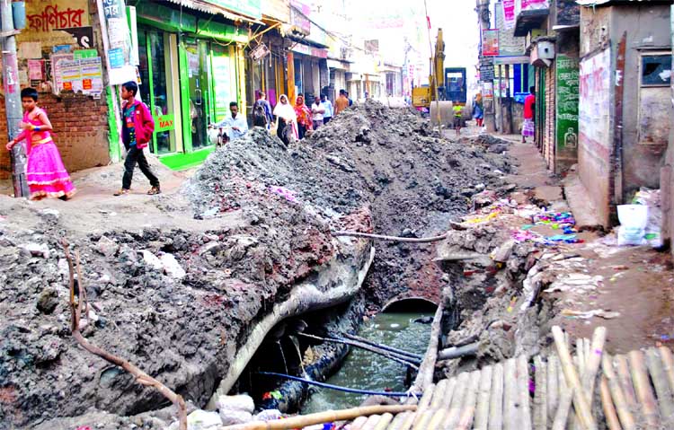 Local residents including school children and movement of vehicles faces immense sufferings to pass the dilapidated condition of a busy thoroughfare in city's Bashabo-Mathertek area due to dumping of sands by the authorities of utility service sectors. T