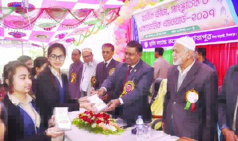 DINAJPUR: Md Abu Bakar Siddik, Chairman, Secondary and Higher Secondary Education Boards, Dinajpur distributing prizes among the winners of annual sports and cultural competition of Holy Land College as Chief Guest yesterday.