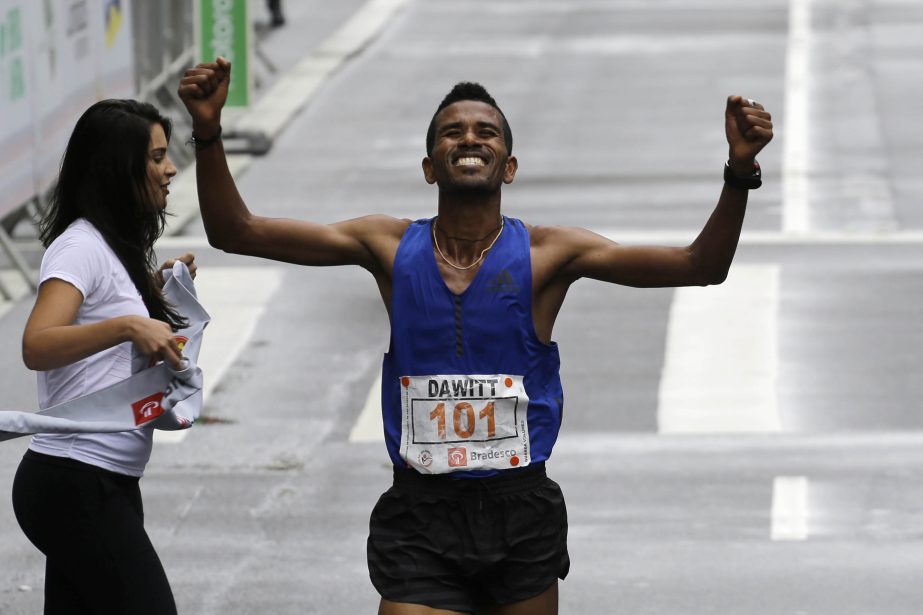 Ethiopia's Dawitt Fikadu Admasu crosses the finish line to win the Sao Silvestre men's race in Sao Paulo, Brazil, early on Sunday. The 15-kilometer race is held annually on New Year's Eve.