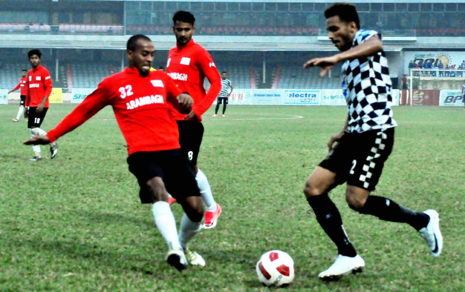 Action from the Saif Power Battery Bangladesh Premier League Football match between Arambagh Krira Chakra forced Dhaka Mohammedan Sporting Club Limited at Bangabandhu National Stadiumon Monday.