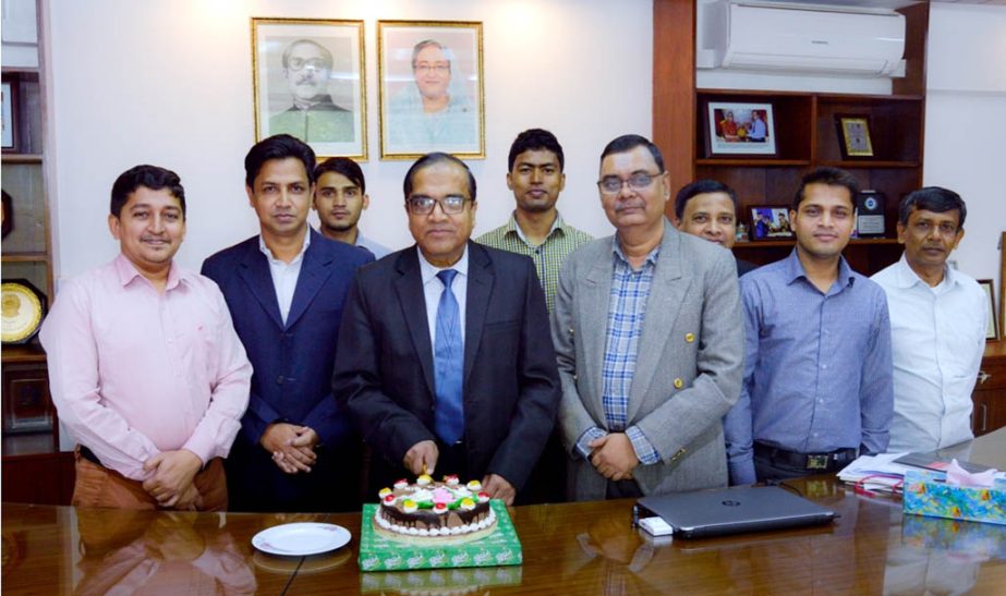 Prof Dr Md Rofiqul Alam, VC, Chittagong University of Science and Technology (CUET) cutting cake on the occasion of his 60th birthday at CUET yesterday.