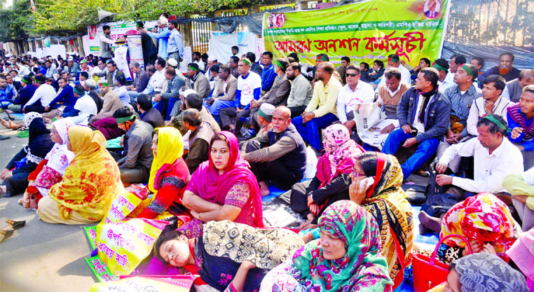 Teachers (Non-MPO) continuing their hunger strike for 7th consecutive day on Monday in front of the Jatiya Press Club demanded establishment of MPO facility.
