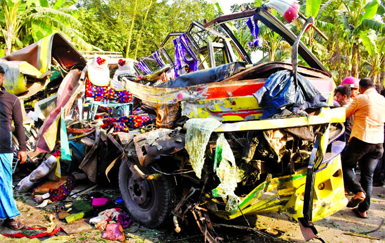 One person was killed and 20 others injured in fatal road accident when a bus collided head on with a covered van on Bogra-Dhaka Highway at Jamalpur of Shahjahanpur upazila of the district on Monday.