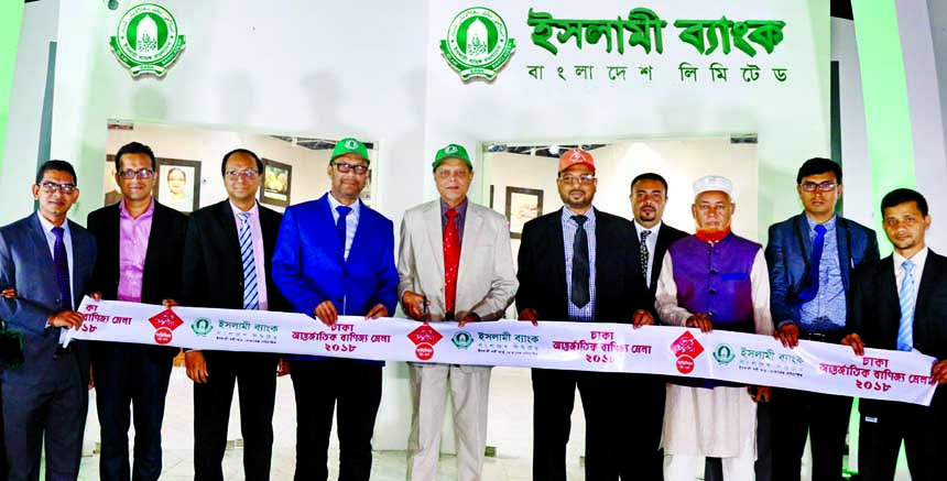 Md. Abdul Hamid Miah, Managing Director of Islami Bank Bangladesh Limited, inaugurating its pavilion at Dhaka International Trade Fair-2018 on Monday. Md. Mahbub-ul-Alam, AMD and Abu Reza Md. Yeahia, DMD of the bank among others were present.