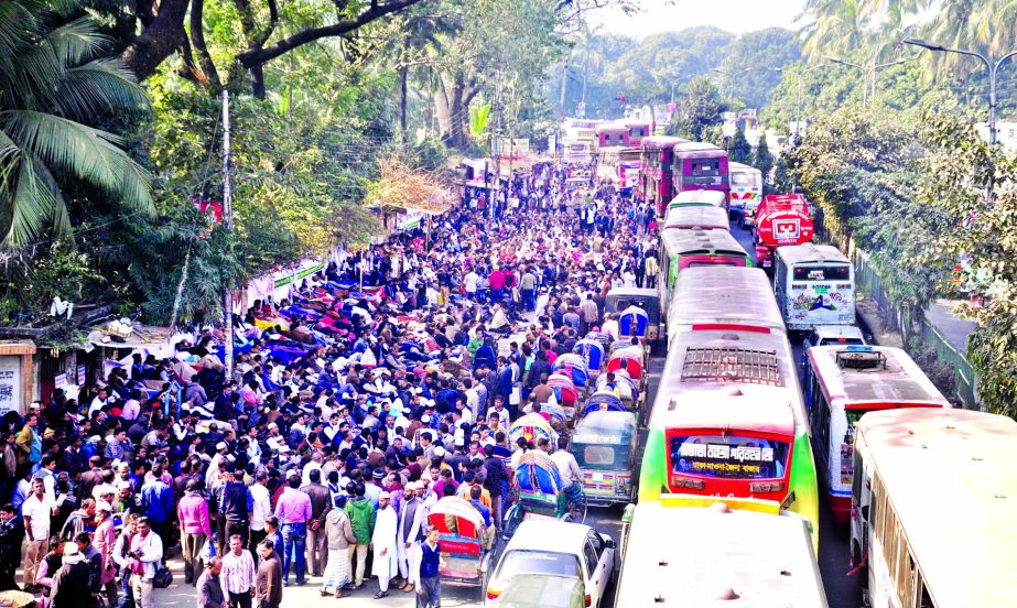 City dwellers sufferings mount and vehicles remain stuck for several hours as various socio-cultural organizations hold their programs almost everyday along with movement by teachers in front of Jatiya Press Club. This photo was taken from Topkhana Road o