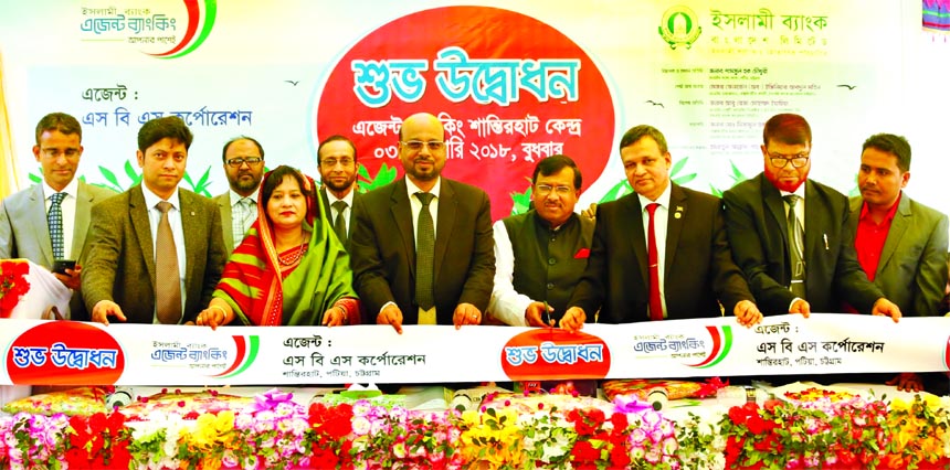 Shamsul Hoque Chowdhury, MP of Chittagong-12, inaugurating an Agent Banking outlet of Islami Bank Bangladesh Limited at Shantirhat of Patiya Upazila in Chittagong on Wednesday as chief guest. Major General (Rtd.) Engr. Abdul Matin, EC Chairman, Abu Reza M