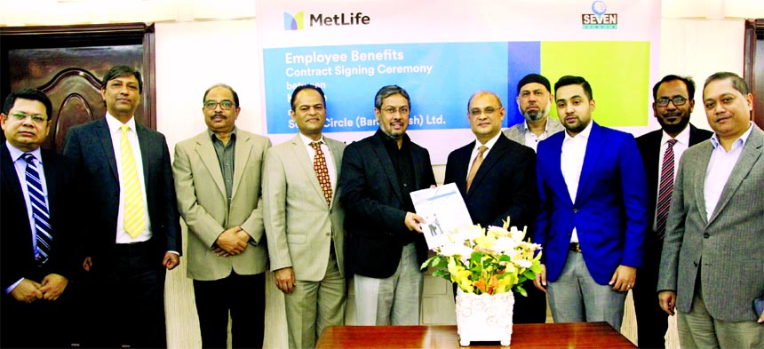 Sk. Raihan Ahmed, CEO of Seven Circle (BD) Limited and Md. Jafar Sadeque Chowdhury, Chief Distribution Officer of MetLife Bangladesh, exchanging an agreement signing documents in the city on Tuesday. Under the deal, MetLife will provide Group Life and Med